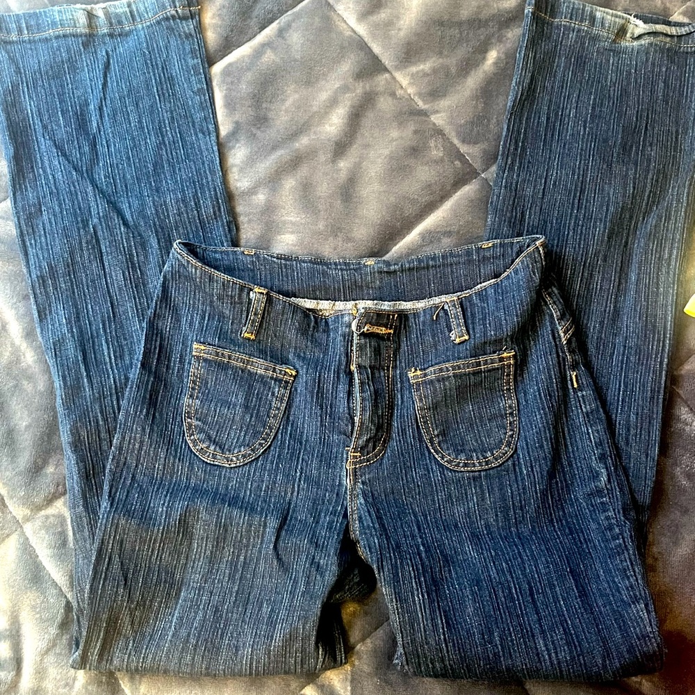 cute extremely flared y2k jeans with cute pockets. John Galt California jeans
